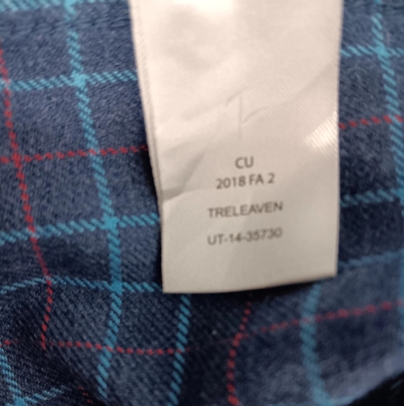 Untuckit  Men's Blue Plaid Flannel button down long-sleeved shirt.  Size 2XL - Picture 7 of 10